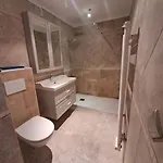 Maison Bord De - Piscine - *