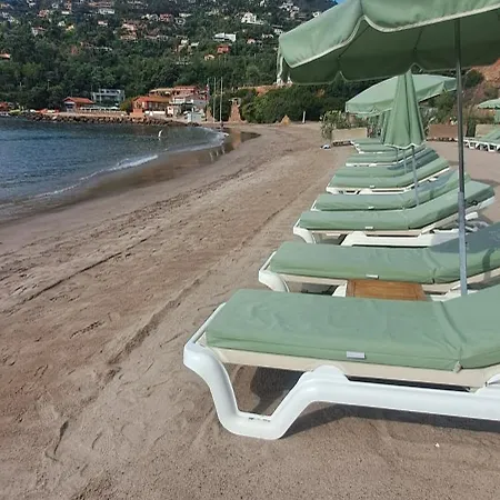 Maison Bord De - Piscine - בית נופש Théoule-sur-Mer