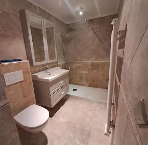 Maison Bord De - Piscine - *
